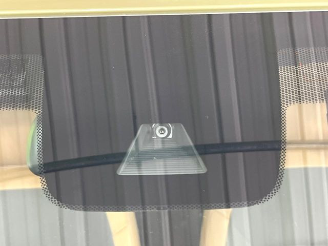 �y�z���_�Z���V���O�z���s���ɑO���̎ԗ�����F�����A�Փ˂������Ȏ��͌x��ƃu���[�L�ŏՓˉ���Ɣ�Q�y�����A�V�X�g�B�����S�Ƀh���C�u�����y���݂��������܂��B