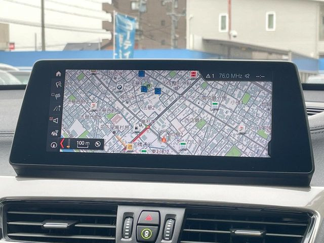 �������i�r:��̊��̂���i�r�́A����������ԓ������o���Ă���܂��BBluetooth�Đ��ȂǃI�[�f�B�I�@�\���[�����Ă���܂��̂ŁA�^�]�����y���߂܂���