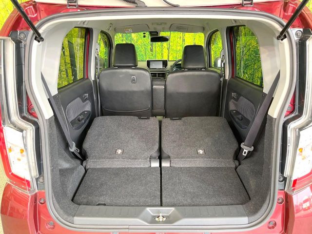 ���i�̂���������ʋ΁A���}���ɏ\���ȉ׎��X�y�[�X���m�ۂ��Ă���܂��B�Z�J���h�V�[�g��|���ƁA�傫�ȉו��̐ύڂ��\�ł���