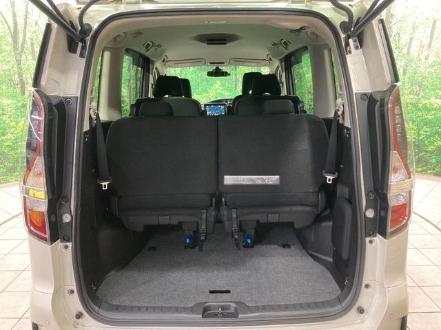 ���i�̂���������ʋ΁A���}���ɏ\���ȉ׎��X�y�[�X���m�ۂ��Ă���܂��B�Z�J���h�V�[�g��|���ƁA�傫�ȉו��̐ύڂ��\�ł���