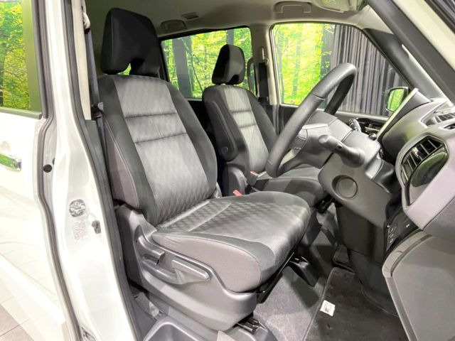 運転席シート廻りは使用感も少なく、良好な状態となっています。丁寧に使われていたことがよくわかりますね。