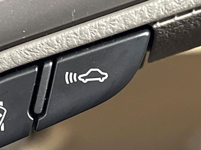 �y�g���^�Z�[�t�e�B�Z���X�z���s���ɑO���̎ԗ�����F�����A�Փ˂������Ȏ��͌x��ƃu���[�L�ŏՓˉ���Ɣ�Q�y�����A�V�X�g�B�����S�Ƀh���C�u�����y���݂��������܂��B