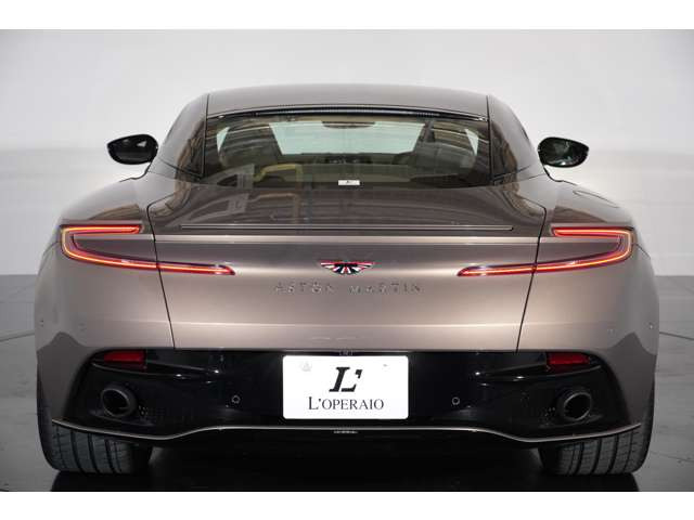 �̃��A�r���[�́A�����悤�ȃt�@�X�g�o�b�N���C���ƃV���[�v�ȃe�[���f�U�C���������B�u�����Y�A�N�Z���g�����肰�Ȃ��{����A��i���ƃX�|�[�e�B���𗼗������������d�オ��ł��B