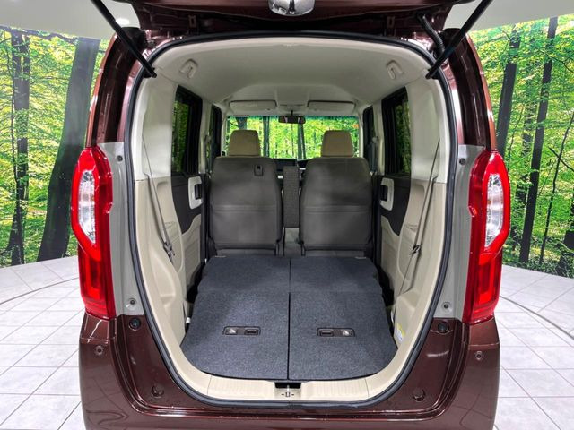 ���i�̂���������ʋ΁A���}���ɏ\���ȉ׎��X�y�[�X���m�ۂ��Ă���܂��B�Z�J���h�V�[�g��|���ƁA�傫�ȉו��̐ύڂ��\�ł���