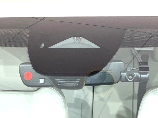 �y�X�}�[�g�u���[�L�T�|�[�g�z���s���ɑO���̎ԗ�����F�����A�Փ˂������Ȏ��͌x��ƃu���[�L�ŏՓˉ���Ɣ�Q�y�����A�V�X�g�B�����S�Ƀh���C�u�����y���݂��������܂��B