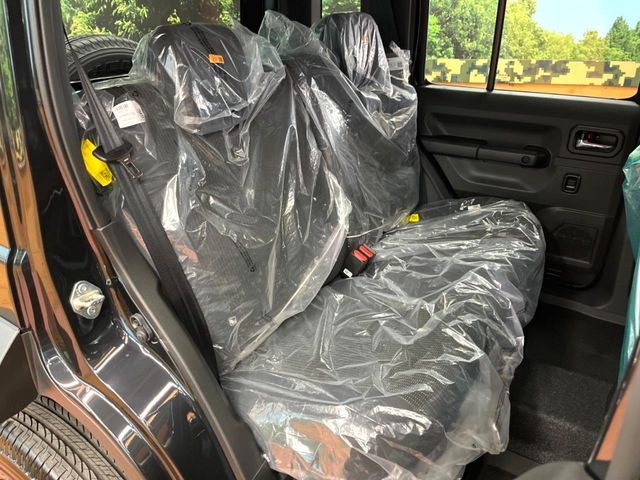 高品質なオリジナルフロアマットもオプションにてご用意しております。お好きなデザインやカラーをお車に合わせて選んでいただくことができます♪