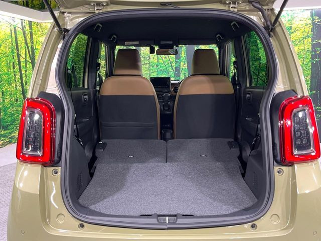 ���i�̂���������ʋ΁A���}���ɏ\���ȉ׎��X�y�[�X���m�ۂ��Ă���܂��B�Z�J���h�V�[�g��|���ƁA�傫�ȉו��̐ύڂ��\�ł���