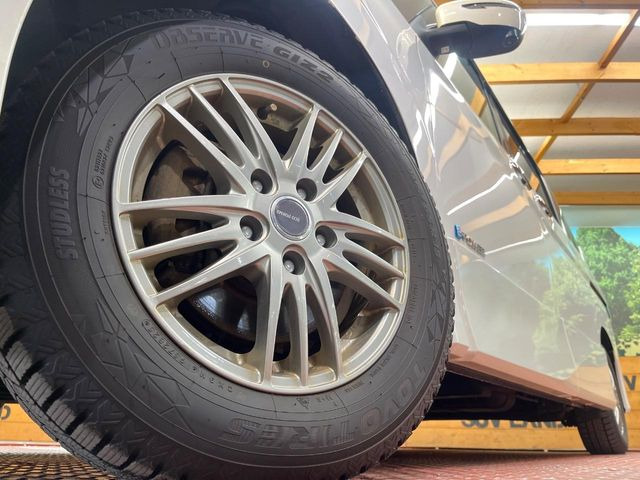 �y15�C���`�A���~�z�C�[���z�O�ςɃ}�b�`�����A���~�z�C�[���𑕒����Ă���܂��B�e��A���~�z�C�[����A�X�^�b�h���X�^�C�����戵�����Ă���܂��B���񂲑��k����������