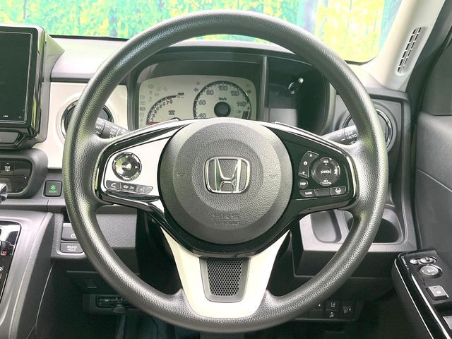 ステアリングも使用感が少なく、きれいな状態となっております♪