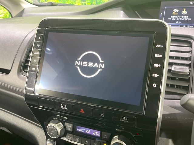 【大画面ナビ】人気の大型9インチナビを装備。存在感のある大画面はインパクト大!ナビ利用時のマップ表示は見やすく、テレビやDVDは臨場感がアップ!いつものドライブがグッと楽しくなります♪