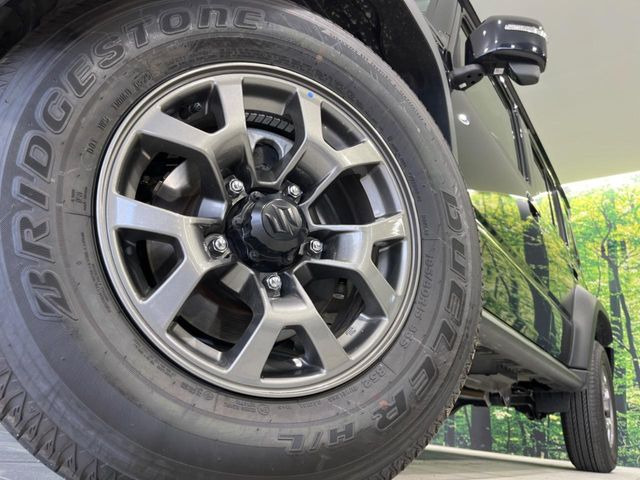 �y����15�C���`�A���~�z�C�[���z�O�ςɃ}�b�`���������A���~�z�C�[���𑕒����Ă���܂��B�e��ЊO�A���~�z�C�[����A�X�^�b�h���X�^�C�����戵�����Ă���܂��B���񂲑��k����������