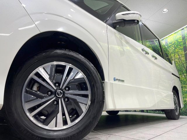 【純正15インチアルミホイール】外観にマッチした純正アルミホイールを装着しております。各種社外アルミホイールや、スタッドレスタイヤも取扱いしております。是非ご相談ください♪