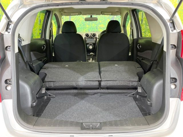 ���i�̂���������ʋ΁A���}���ɏ\���ȉ׎��X�y�[�X���m�ۂ��Ă���܂��B�Z�J���h�V�[�g��|���ƁA�傫�ȉו��̐ύڂ��\�ł���