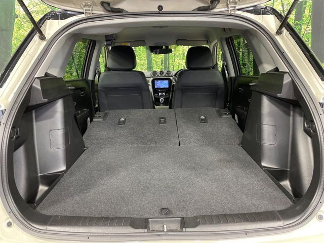 ���i�̂���������ʋ΁A���}���ɏ\���ȉ׎��X�y�[�X���m�ۂ��Ă���܂��B�Z�J���h�V�[�g��|���ƁA�傫�ȉו��̐ύڂ��\�ł���