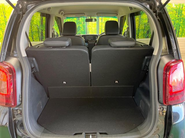 ���i�̂���������ʋ΁A���}���ɏ\���ȉ׎��X�y�[�X���m�ۂ��Ă���܂��B�Z�J���h�V�[�g��|���ƁA�傫�ȉו��̐ύڂ��\�ł���