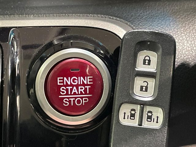 �yHonda�X�}�[�g�L�[�z�J�o����|�P�b�g�ɓ��ꂽ�܂܂ł��h�A�̎{���E�������\�ȃX�}�[�g�L�[�𑕔��B�G���W���̃I���E�I�t�����J�M�����o���K�v����������Ƃ��Ă��֗��ł���