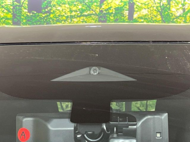 �y�C���e���W�F���g�G�}�[�W�F���V�[�u���[�L�z�t�����g�J�����őO���̎ԗ�����s�҂����m�B�Փ˂������Ȏ��͏Փ˔�Q�y���u���[�L���쓮�A�Փˉ�����T�|�[�g�B�����S�Ƀh���C�u�����y���݂��������܂��B