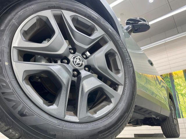 【純正アルミホイール】外観にマッチした純正アルミホイールを装着しております。各種社外アルミホイールや、スタッドレスタイヤも取扱いしております。是非ご相談ください♪