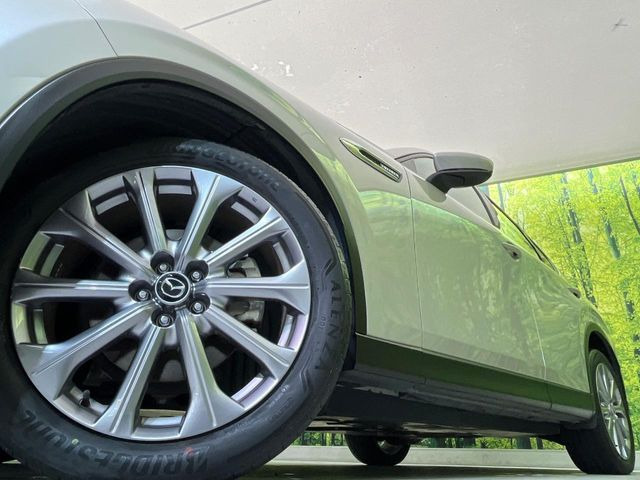 【純正20インチアルミホイール】外観にマッチした純正アルミホイールを装着しております。各種社外アルミホイールや、スタッドレスタイヤも取扱いしております。是非ご相談ください♪