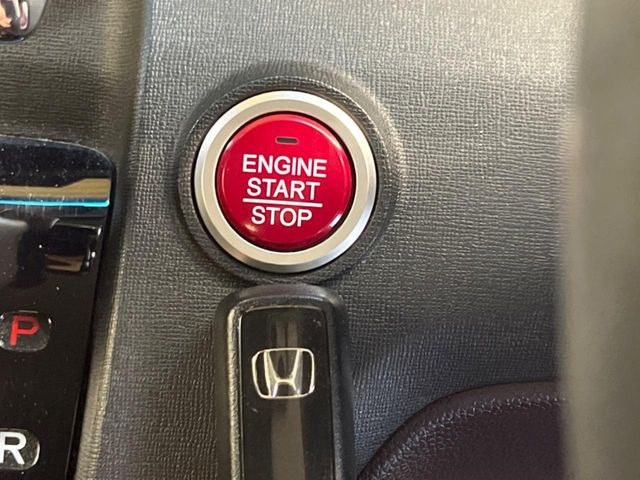 �yHonda�X�}�[�g�L�[�z�J�o����|�P�b�g�ɓ��ꂽ�܂܂ł��h�A�̎{���E�������\�ȃX�}�[�g�L�[�𑕔��B�G���W���̃I���E�I�t�����J�M�����o���K�v����������Ƃ��Ă��֗��ł���