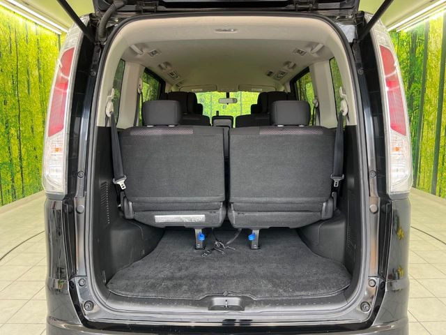 ���i�̂���������ʋ΁A���}���ɏ\���ȉ׎��X�y�[�X���m�ۂ��Ă���܂��B�Z�J���h�V�[�g��|���ƁA�傫�ȉו��̐ύڂ��\�ł���