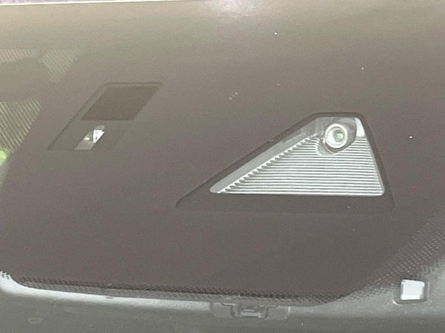 �y�X�}�[�g�u���[�L�T�|�[�g�z���s���ɑO���̎ԗ�����F�����A�Փ˂������Ȏ��͌x��ƃu���[�L�ŏՓˉ���Ɣ�Q�y�����A�V�X�g�B�����S�Ƀh���C�u�����y���݂��������܂��B