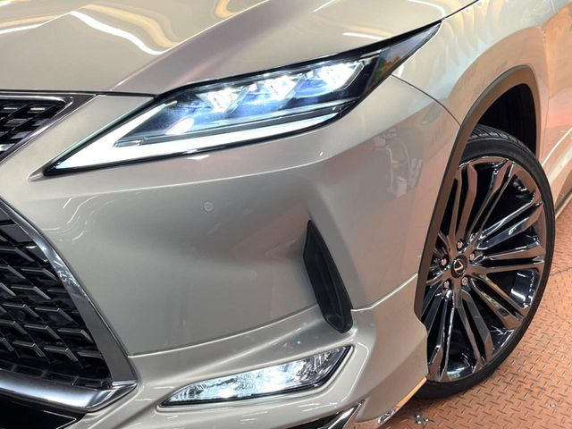 【三眼LEDヘッドライト】スタイリッシュな見た目の三眼LEDヘッドライトを装備♪スタイルだけでなく、夜間の走行も視界良好で安心してお乗りいただけます。