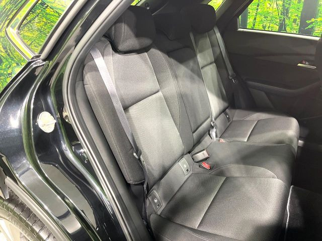 後部座席も気になるようなキズ・汚れやへたり等、大きなダメージはなく、良好な状態です。