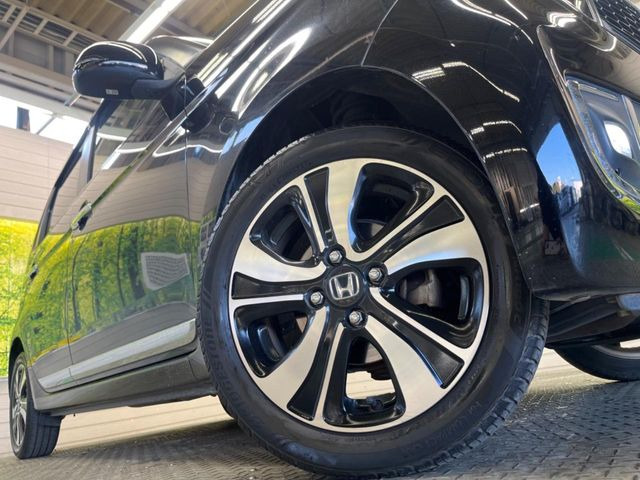 �y���������C���`�A���~�z�C�[���z�O�ςɃ}�b�`���������A���~�z�C�[���𑕒����Ă���܂��B�e��ЊO�A���~�z�C�[����A�X�^�b�h���X�^�C�����戵�����Ă���܂��B���񂲑��k����������