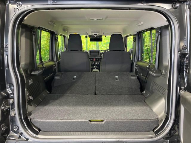 ���i�̂���������ʋ΁A���}���ɏ\���ȉ׎��X�y�[�X���m�ۂ��Ă���܂��B�Z�J���h�V�[�g��|���ƁA�傫�ȉו��̐ύڂ��\�ł���