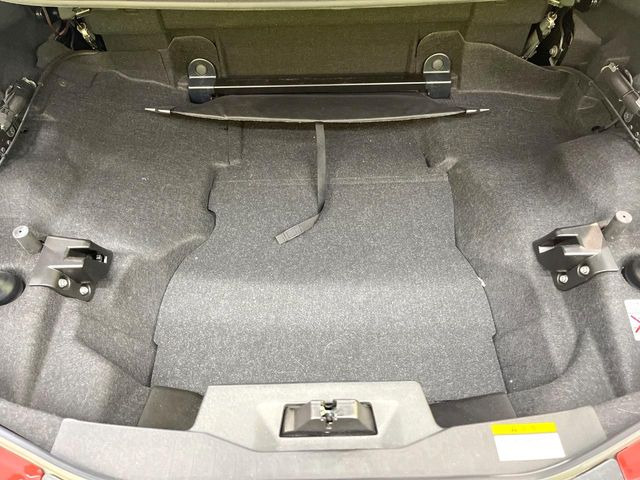 ���i�̂���������ʋ΁A���}���ɏ\���ȉ׎��X�y�[�X���m�ۂ��Ă���܂��B