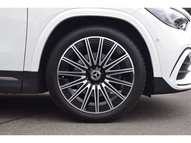 GLAクラスGLA200d 4マチック AMGラインパッケージ 4WD