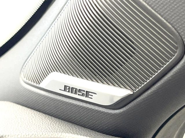 ��BOSE�T���E���h�V�X�e��:���f�����ɍœK�Ȓ������{���ꂽ�A�l�C�̃T�E���h�V�X�e���ł��B�ʏ�̃X�s�[�J�[�Ɣ�r���Ă����̍L���肪�������܂��B���񂲗��X�̏ゲ�̊����������B