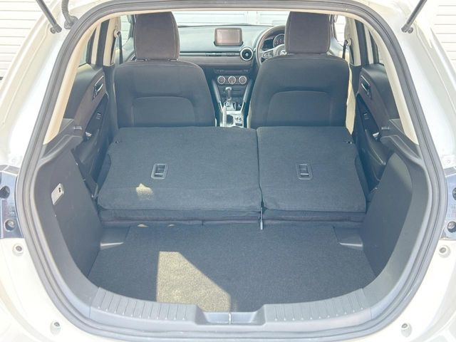 ���i�̂���������ʋ΁A���}���ɏ\���ȉ׎��X�y�[�X���m�ۂ��Ă���܂��B�Z�J���h�V�[�g��|���ƁA�傫�ȉו��̐ύڂ��\�ł���