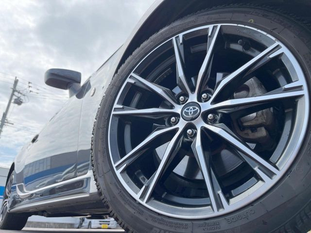 �y����17�C���`�A���~�z�C�[���z�O�ςɃ}�b�`���������A���~�z�C�[���𑕒����Ă���܂��B�e��ЊO�A���~�z�C�[����A�X�^�b�h���X�^�C�����戵�����Ă���܂��B���񂲑��k����������