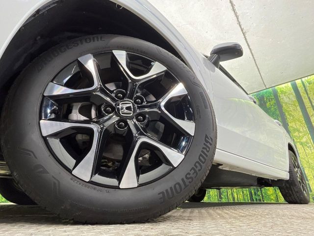 �y�O���[�h��p����18�C���`�A���~�z�C�[���z�f�U�C�����̍��������A���~�z�C�[���𑕒����Ă���܂��B�e��ЊO�A���~�z�C�[����A�X�^�b�h���X�^�C�����戵�����Ă���܂��B���񂲑��k����������