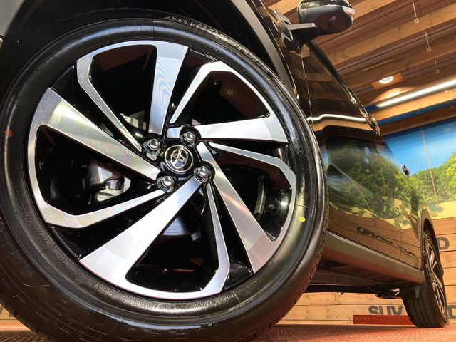 �y����17�C���`�A���~�z�C�[���z�O�ςɃ}�b�`���������A���~�z�C�[���𑕒����Ă���܂��B�e��ЊO�A���~�z�C�[����A�X�^�b�h���X�^�C�����戵�����Ă���܂��B���񂲑��k����������