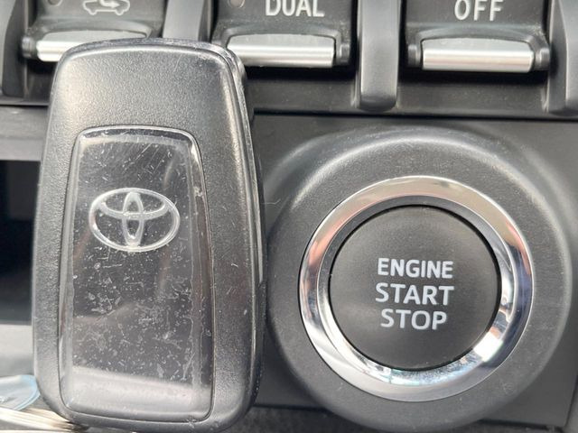 �y�X�}�[�g�L�[�z�J�o����|�P�b�g�ɓ��ꂽ�܂܂ł��h�A�̎{���E�������\�ȃX�}�[�g�L�[�𑕔��B�G���W���̃I���E�I�t�����J�M�����o���K�v����������Ƃ��Ă��֗��ł���