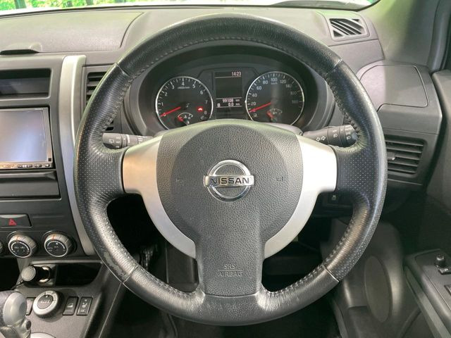 �y�����v�����X�e�A�����O�z�㎿�Ȋv���g�p���邱�ƂŁA��ɂ����������݂ƂĂ��^�]���₷���n���h���ł���