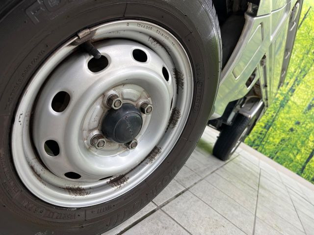 �y12�C���`�A���~�z�C�[���z�O�ςɃ}�b�`�����A���~�z�C�[���𑕒����Ă���܂��B�e��A���~�z�C�[����A�X�^�b�h���X�^�C�����戵�����Ă���܂��B���񂲑��k����������