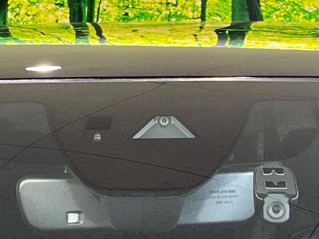 �y�X�}�[�g�u���[�L�T�|�[�g�z���s���ɑO���̎ԗ�����F�����A�Փ˂������Ȏ��͌x��ƃu���[�L�ŏՓˉ���Ɣ�Q�y�����A�V�X�g�B�����S�Ƀh���C�u�����y���݂��������܂��B