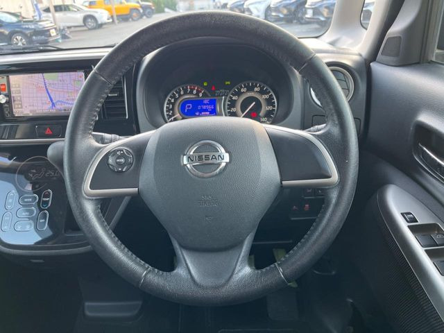 �y�����v�����X�e�A�����O�z�㎿�Ȋv���g�p���邱�ƂŁA��ɂ����������݂ƂĂ��^�]���₷���n���h���ł���