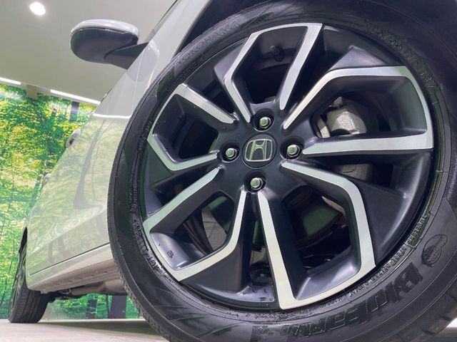 �y����16�C���`�A���~�z�C�[���z�O�ςɃ}�b�`���������A���~�z�C�[���𑕒����Ă���܂��B�e��ЊO�A���~�z�C�[����A�X�^�b�h���X�^�C�����戵�����Ă���܂��B���񂲑��k����������