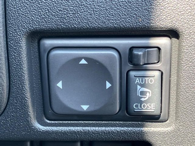 �y�d���i�[�~���[�z�T�C�h�~���[�͓d���i�[���ƂȂ��Ă���A�������ԏ�ł��L�Y�������X�N��}�����܂��B