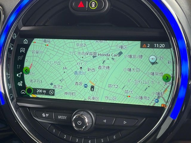 �������i�r:��̊��̂���i�r�́A����������ԓ������o���Ă���܂��BBluetooth�Đ��ȂǃI�[�f�B�I�@�\���[�����Ă���܂��̂ŁA�^�]�����y���߂܂���