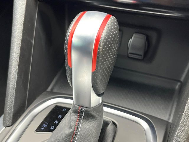 ●MTモード付きAT:通常は自動でおこなわれる変速(ギアチェンジ)をドライバーの操作によって意図的に変えられるシステムです。より一層普段のドライブをお楽しみいただけます!