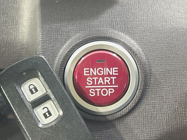 �yHonda�X�}�[�g�L�[�z�J�o����|�P�b�g�ɓ��ꂽ�܂܂ł��h�A�̎{���E�������\�ȃX�}�[�g�L�[�𑕔��B�G���W���̃I���E�I�t�����J�M�����o���K�v����������Ƃ��Ă��֗��ł���