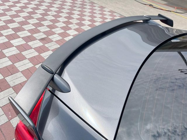 �y�����X�|�C���[�z�X�|�[�c�J�[�炵�����O�b�ƈ����������X�|�C���[�𑕒��􍂑����s���̃X�^�r���e�B(���s���萫)����ɖ𗧂��܂��B