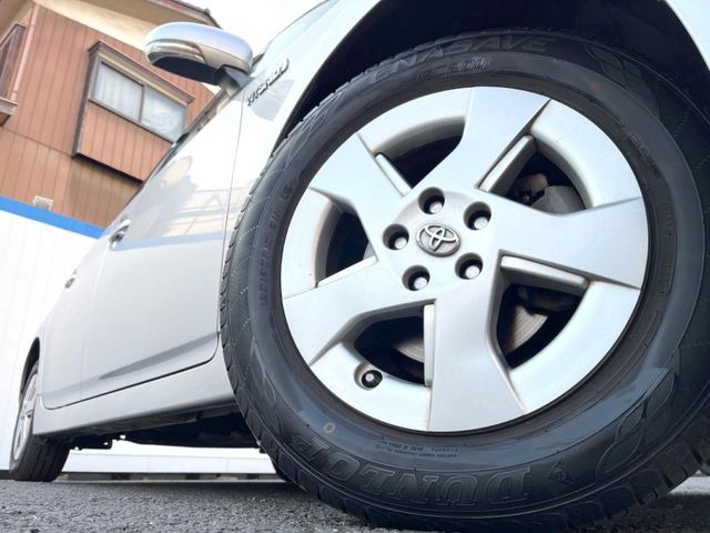 【15インチアルミホイール】外観にマッチしたアルミホイールを装着しております。各種アルミホイールや、スタッドレスタイヤも取扱いしております。是非ご相談ください♪