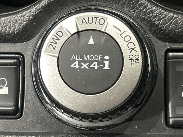 �y�I�[�����[�h4&times;4�z2WD/4WD���[�h����y�ɐ؂�ւ��\�B�R��d����2WD�A�X�^�b�N���ɖ𗧂�LOCK�AAUTO���[�h�ł�4WD�̔z���������Œ������A�H�ʏ󋵂��킸���肵��������T�|�[�g�B